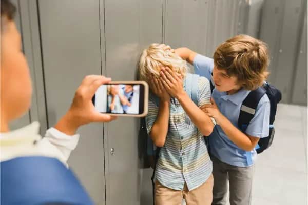 Cybermobbing bei Kindern - Wie Eltern richtig handeln können